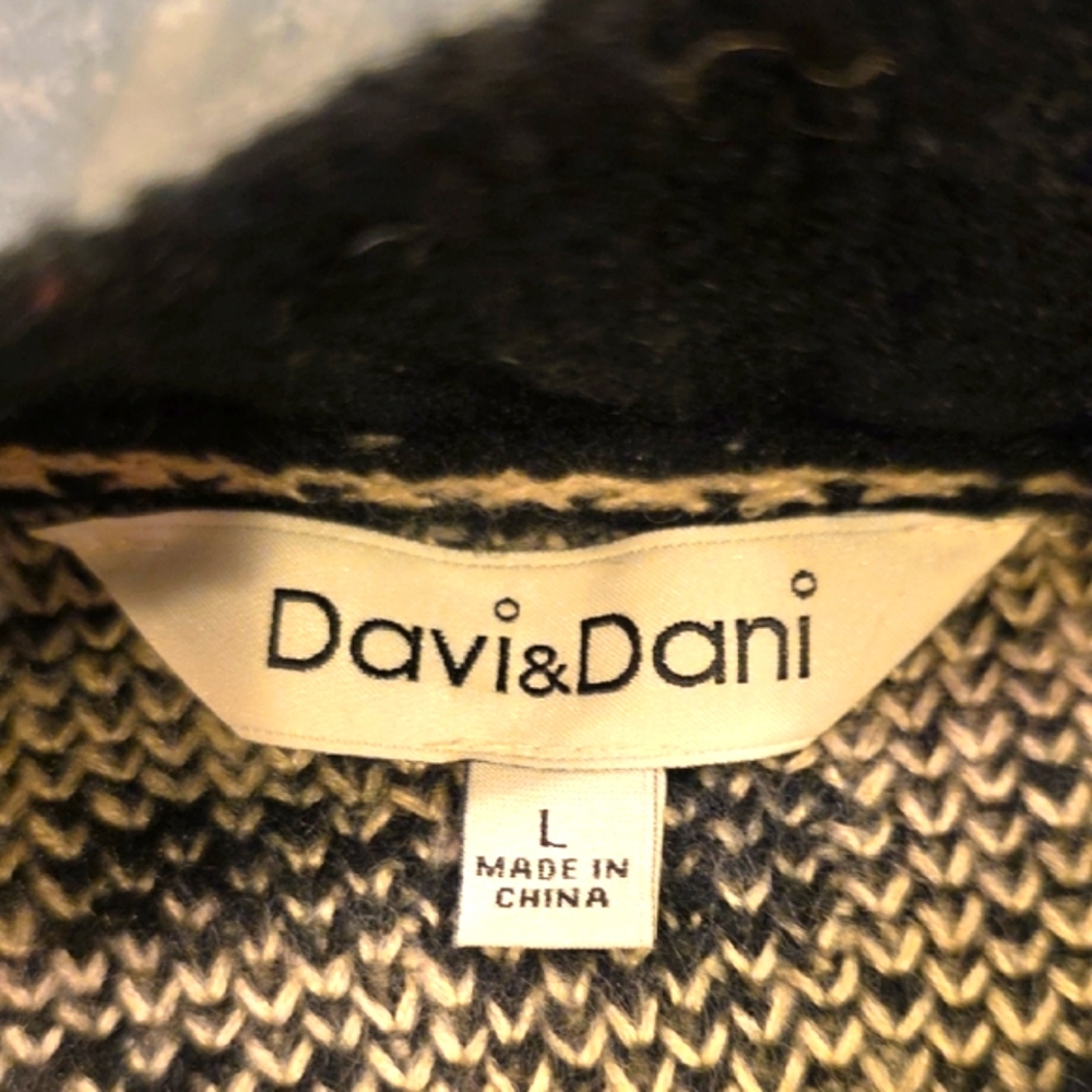 NWOT DAVI & DANI Black and Creamy Gray Leopard Sweater - Picture 5 of 7